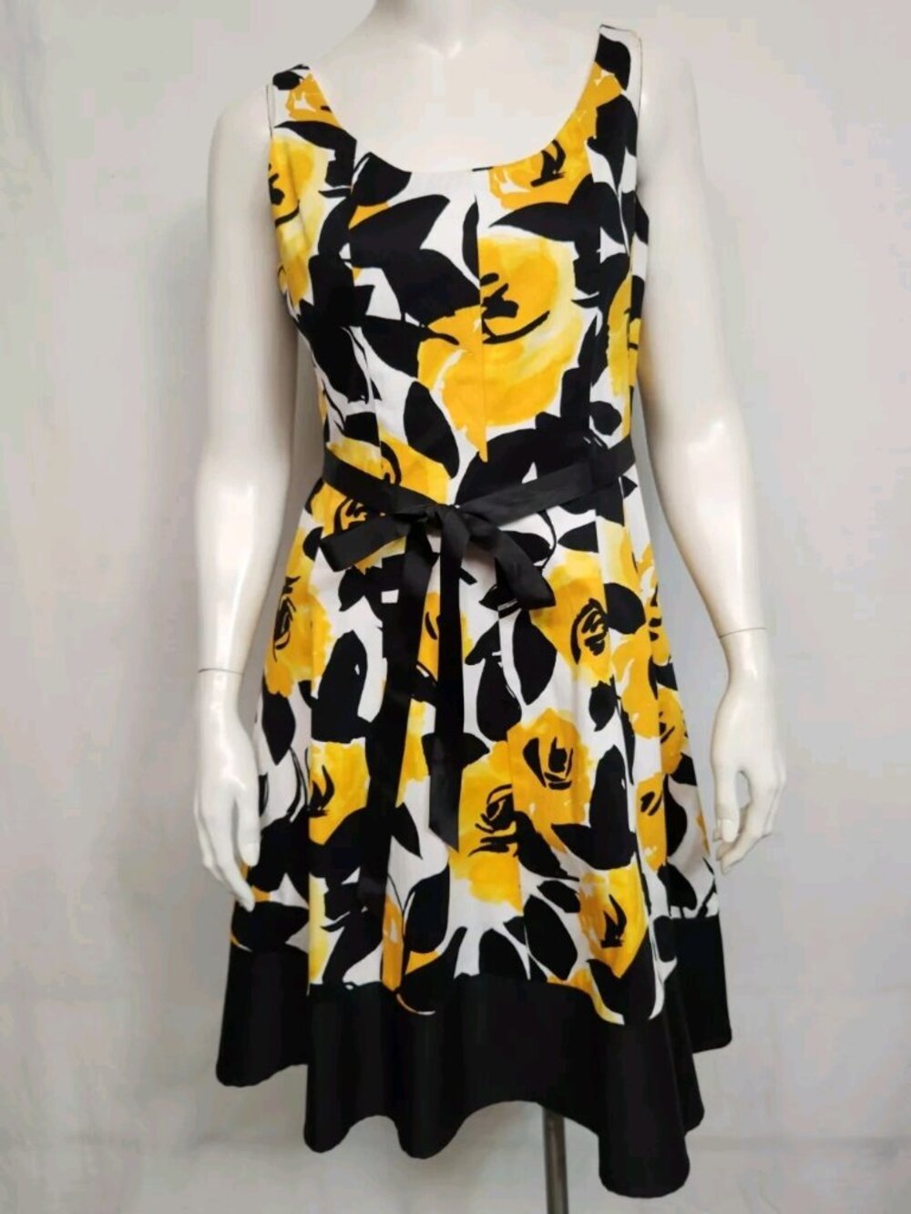 Jessica Howard Size 6P Fit & Flare Floral Sleeveless Dress